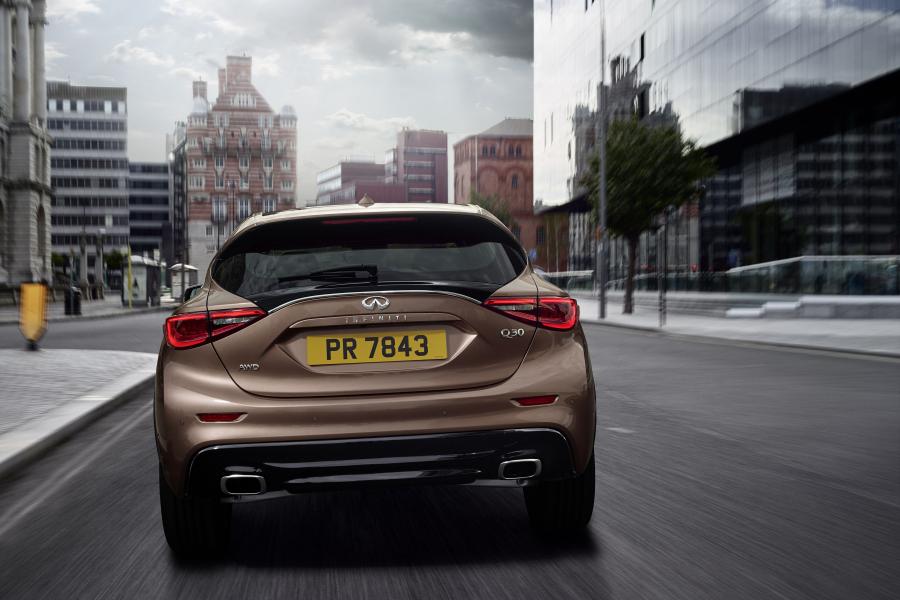  Infiniti Q30 2.2d 2015 года  (фото 7 из 11)